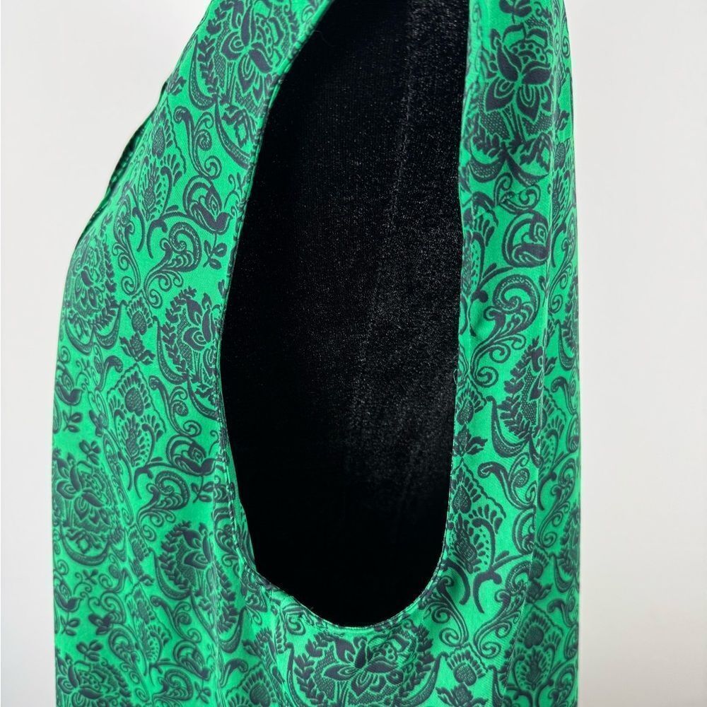 Banana Republic Green Sleeveless Blouse with Mandarin Collar - Picture 3 of 10